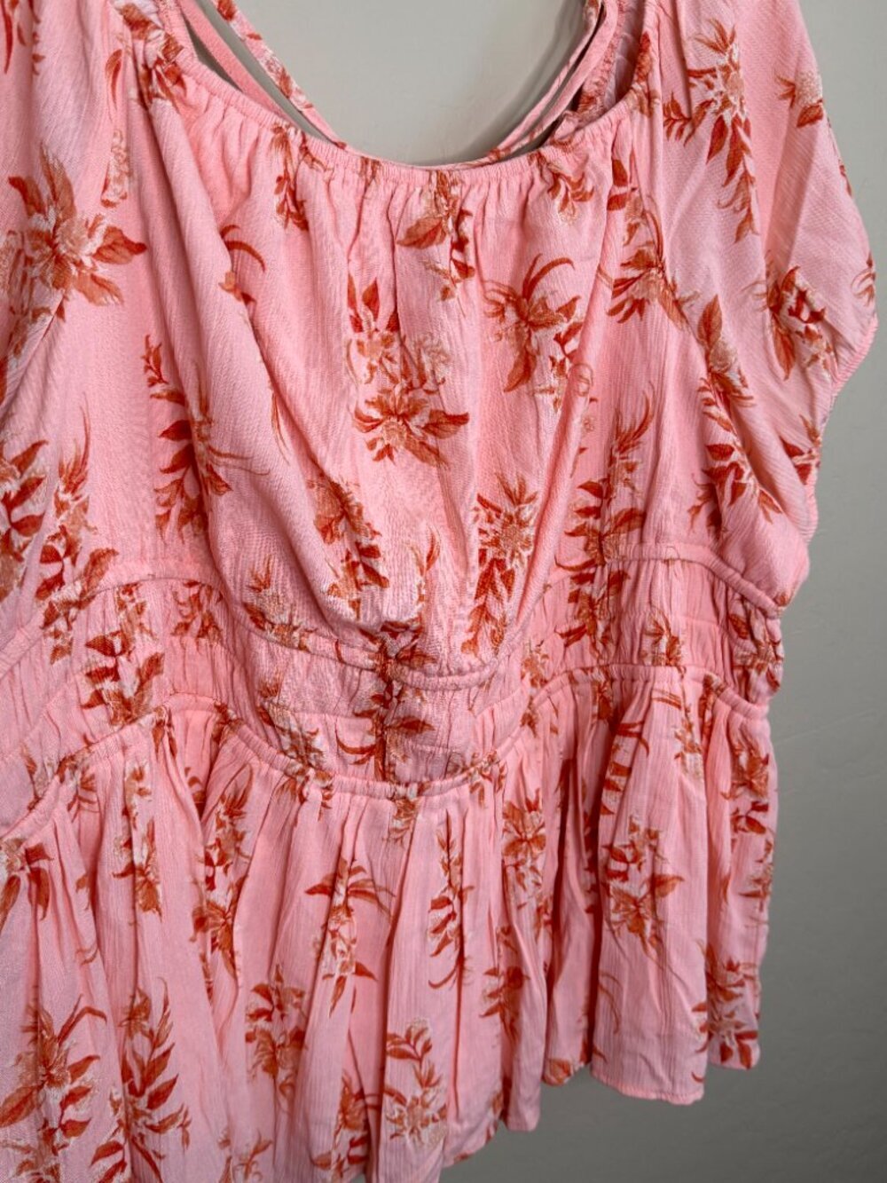 Torrid Crinkle Cris Cross Lace Up Back Floral Peplum Top Blouse 3 3X 22/24 - Picture 5 of 8